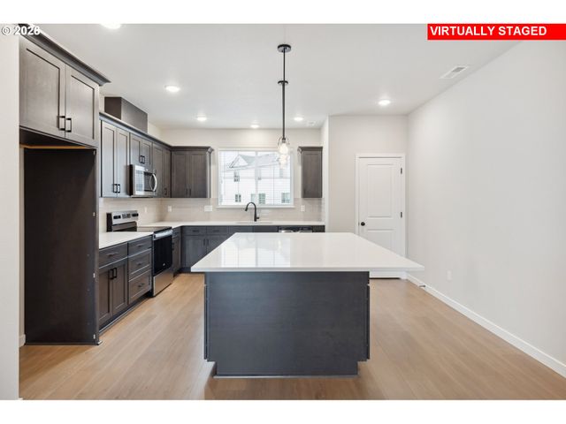 3421 Se EVERWOOD Ln, Hillsboro, OR 97123