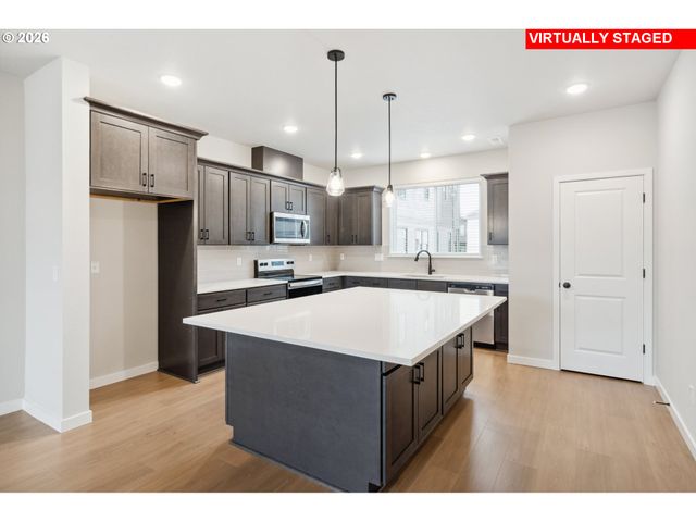 3421 Se EVERWOOD Ln, Hillsboro, OR 97123