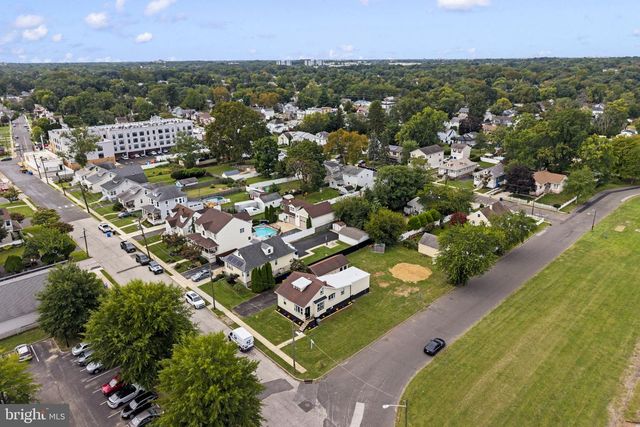 50 N LIPPINCOTT AVE, Maple Shade, NJ 08052