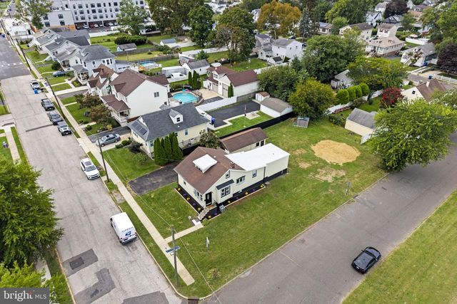 50 N LIPPINCOTT AVE, Maple Shade, NJ 08052