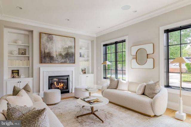 3117 38TH ST NW, Washington, DC 20016