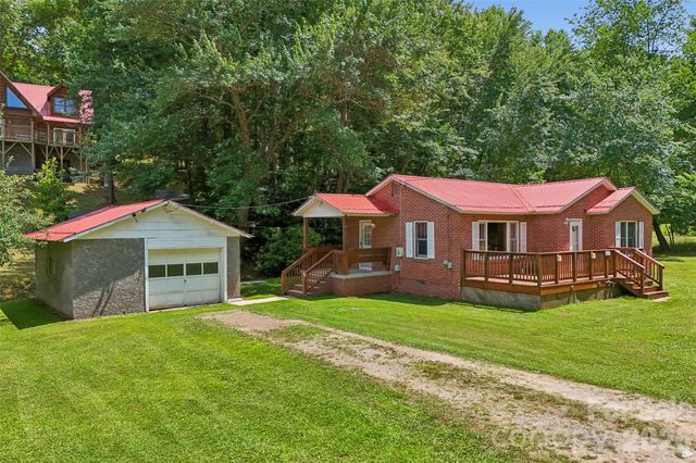 611 Reeves Cove Road, Candler, NC 28715