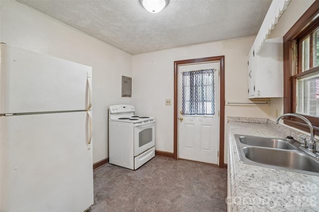 611 Reeves Cove Road, Candler, NC 28715