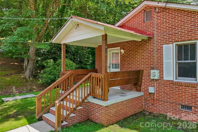 611 Reeves Cove Road, Candler, NC 28715