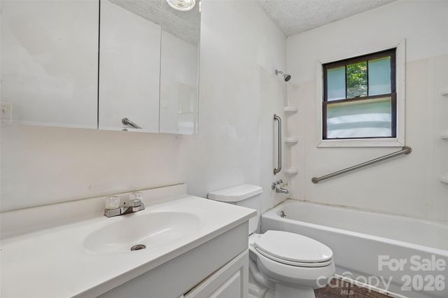 611 Reeves Cove Road, Candler, NC 28715