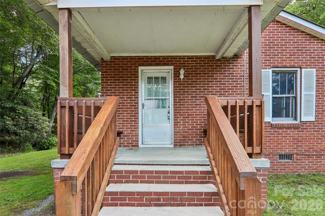 611 Reeves Cove Road, Candler, NC 28715