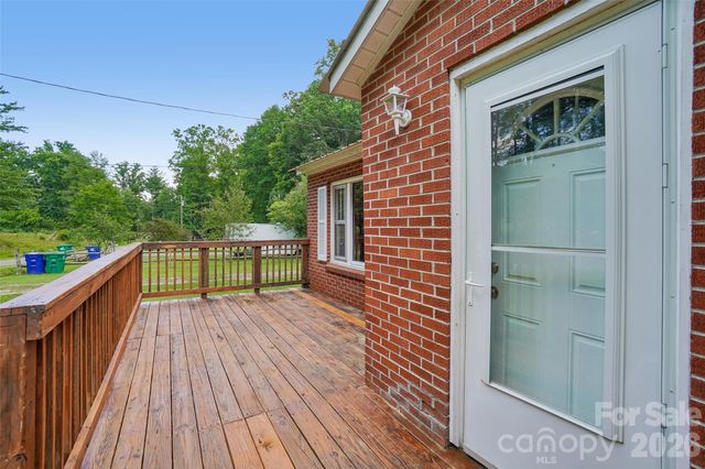 611 Reeves Cove Road, Candler, NC 28715