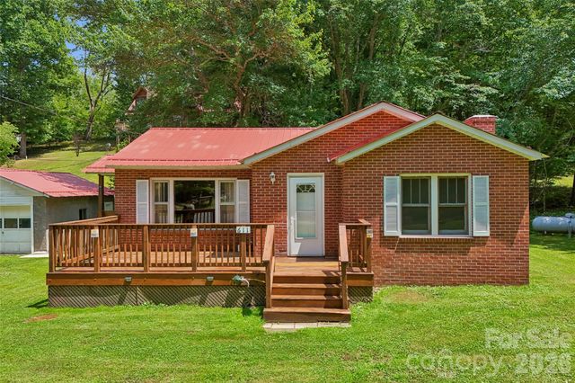 611 Reeves Cove Road, Candler, NC 28715