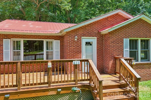 611 Reeves Cove Road, Candler, NC 28715