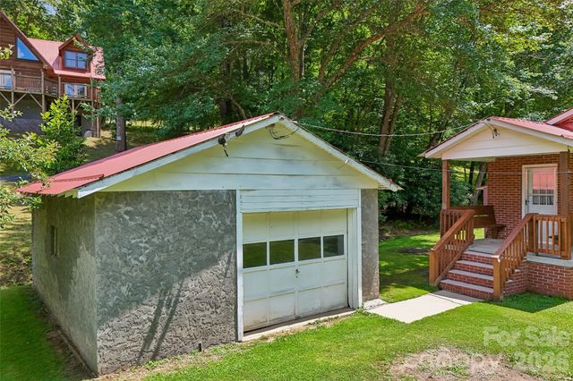 611 Reeves Cove Road, Candler, NC 28715