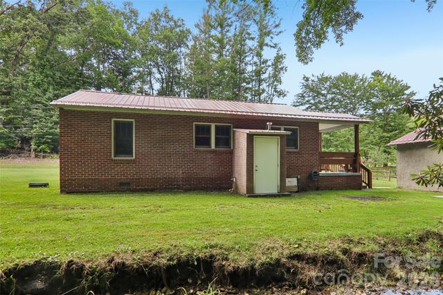 611 Reeves Cove Road, Candler, NC 28715