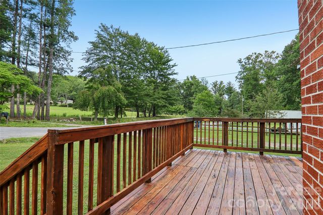 611 Reeves Cove Road, Candler, NC 28715
