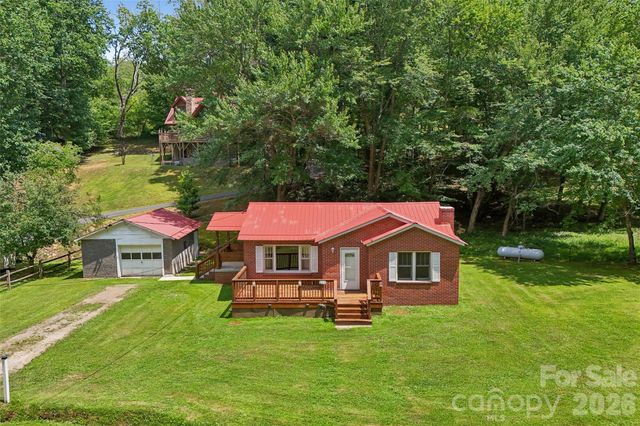611 Reeves Cove Road, Candler, NC 28715