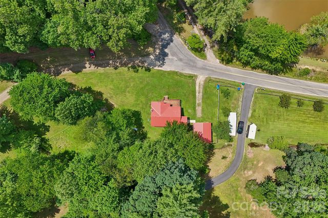 611 Reeves Cove Road, Candler, NC 28715