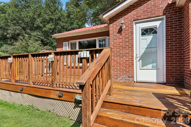 611 Reeves Cove Road, Candler, NC 28715