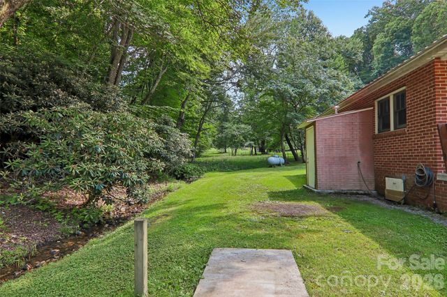 611 Reeves Cove Road, Candler, NC 28715