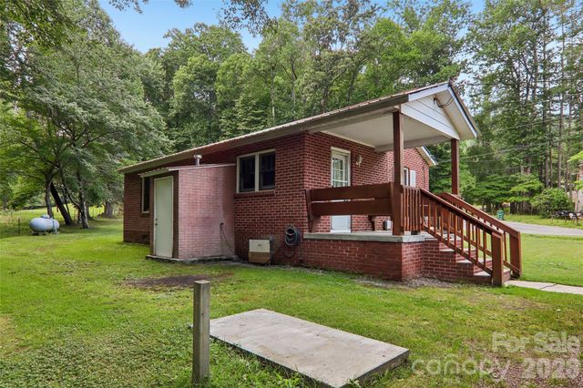 611 Reeves Cove Road, Candler, NC 28715