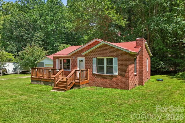 611 Reeves Cove Road, Candler, NC 28715