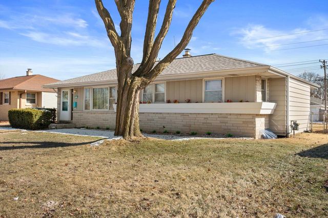 9043 W Grantosa DRIVE, Milwaukee, WI 53225