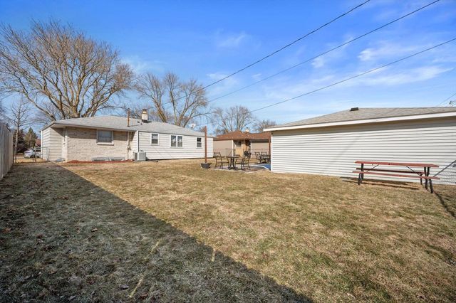 9043 W Grantosa DRIVE, Milwaukee, WI 53225