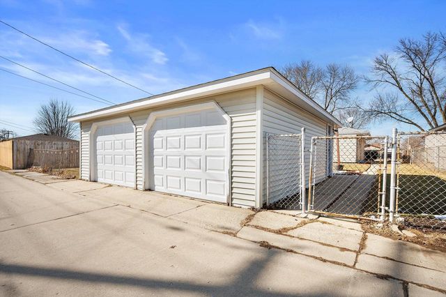 9043 W Grantosa DRIVE, Milwaukee, WI 53225
