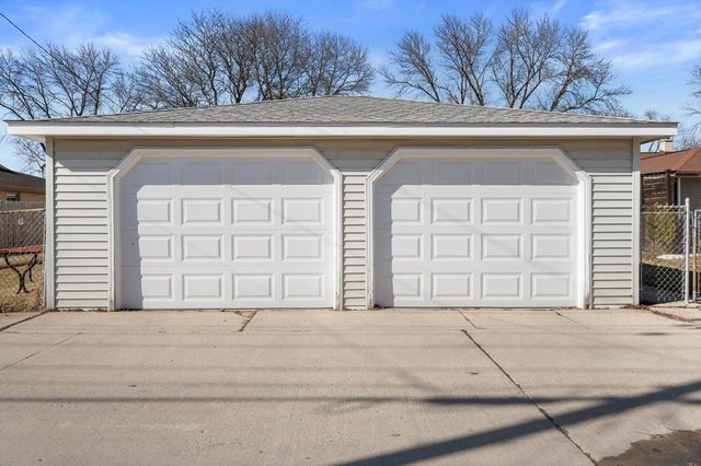 9043 W Grantosa DRIVE, Milwaukee, WI 53225