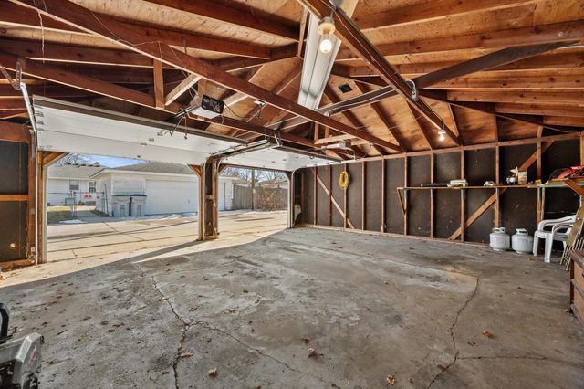 9043 W Grantosa DRIVE, Milwaukee, WI 53225