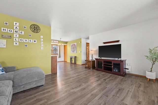 9043 W Grantosa DRIVE, Milwaukee, WI 53225