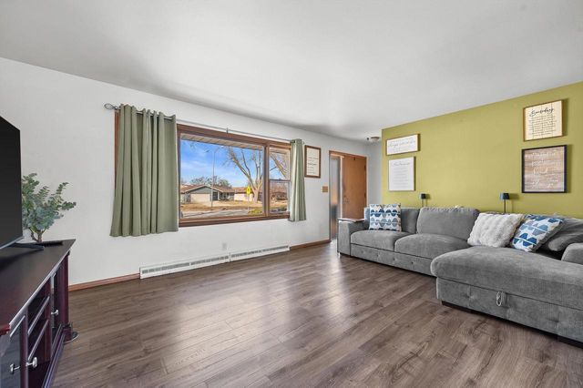 9043 W Grantosa DRIVE, Milwaukee, WI 53225