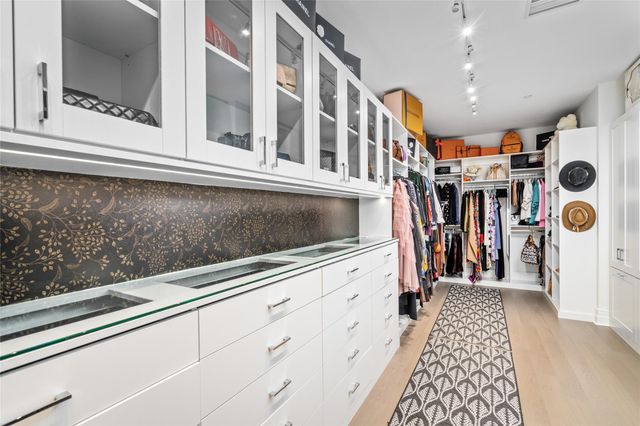 6017 Memorial 202, Houston, TX 77007
