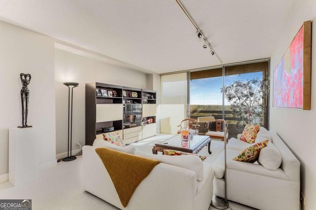 2660 Peachtree Road NW 18G, Atlanta, GA 30305