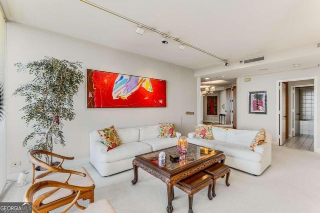 2660 Peachtree Road NW 18G, Atlanta, GA 30305