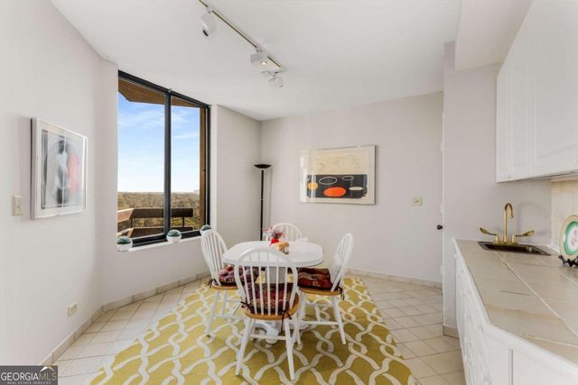 2660 Peachtree Road NW 18G, Atlanta, GA 30305