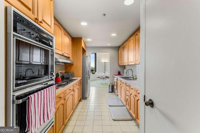 2660 Peachtree Road NW 18G, Atlanta, GA 30305