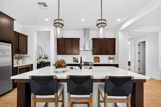 3220 Crocker Dr, Sacramento, CA 95818