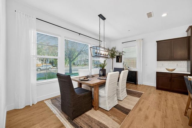 3220 Crocker Dr, Sacramento, CA 95818