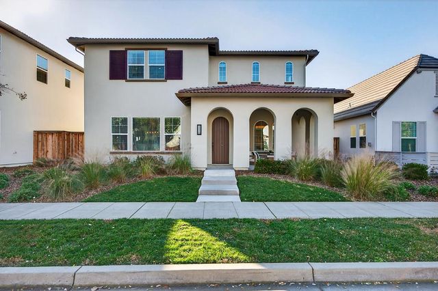 3220 Crocker Dr, Sacramento, CA 95818