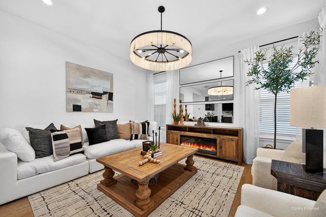 3220 Crocker Dr, Sacramento, CA 95818