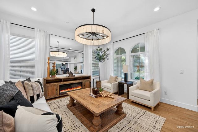 3220 Crocker Dr, Sacramento, CA 95818