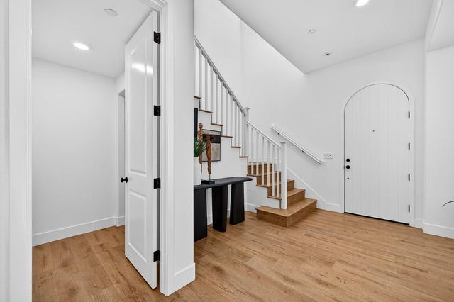 3220 Crocker Dr, Sacramento, CA 95818