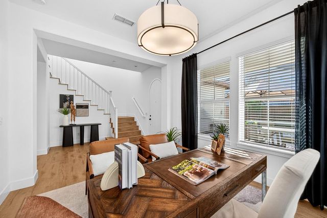 3220 Crocker Dr, Sacramento, CA 95818