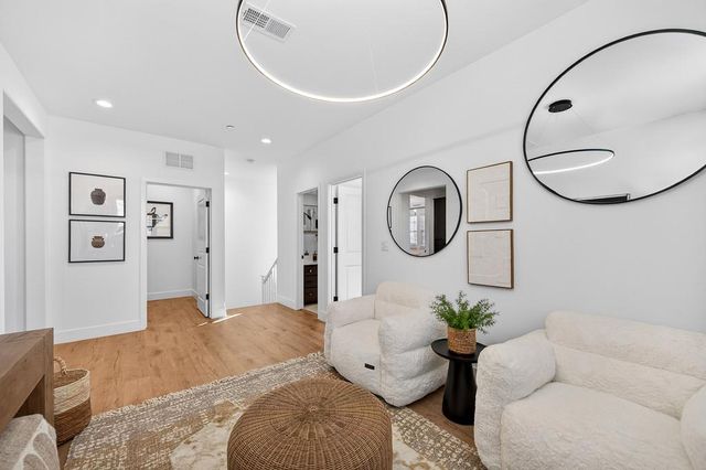 3220 Crocker Dr, Sacramento, CA 95818