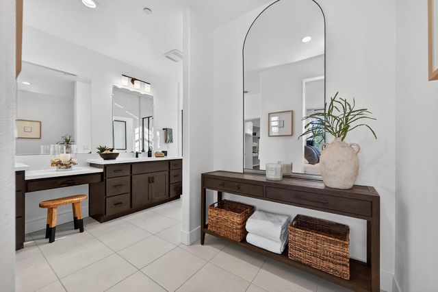 3220 Crocker Dr, Sacramento, CA 95818