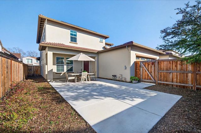 3220 Crocker Dr, Sacramento, CA 95818