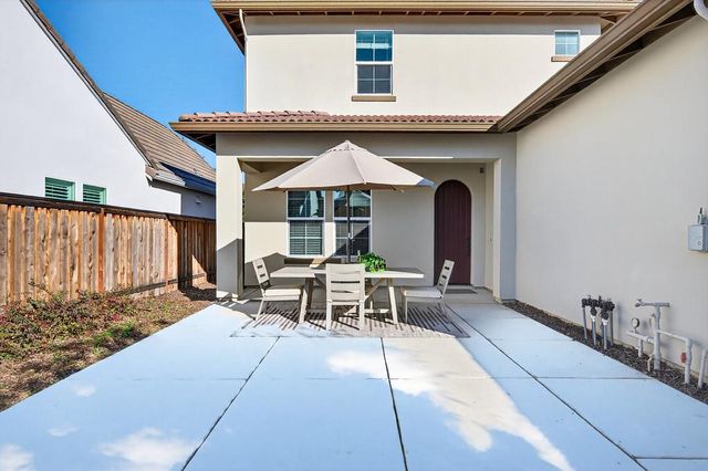 3220 Crocker Dr, Sacramento, CA 95818