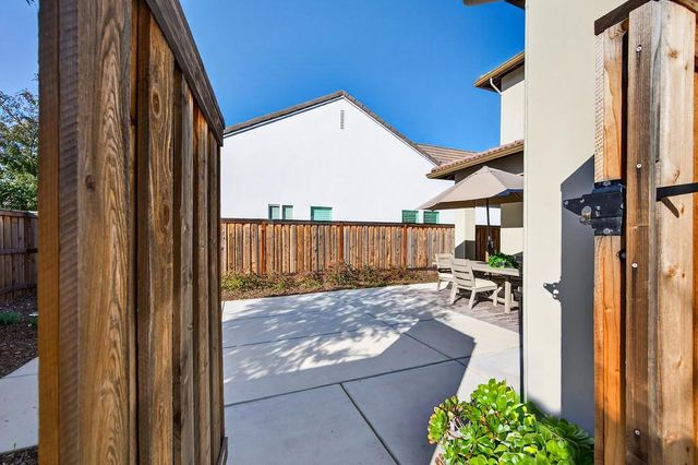 3220 Crocker Dr, Sacramento, CA 95818