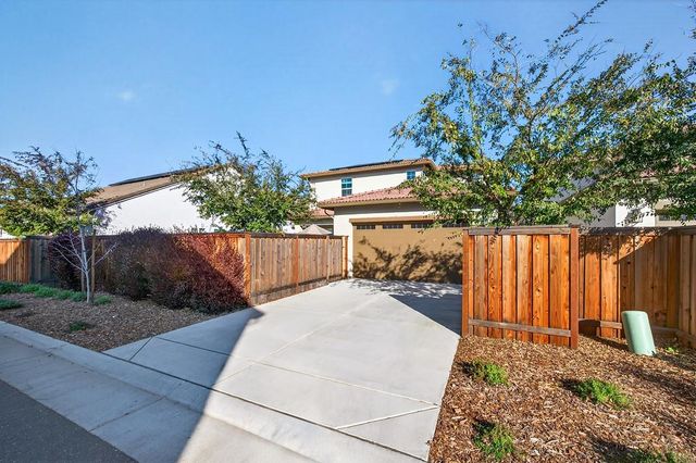 3220 Crocker Dr, Sacramento, CA 95818