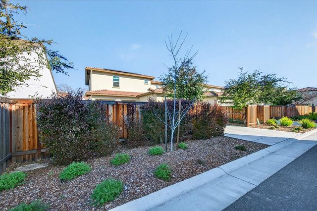 3220 Crocker Dr, Sacramento, CA 95818