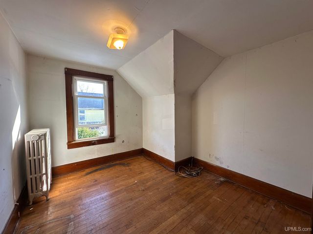 512 E Longyear Street, Bessemer, MI 49911