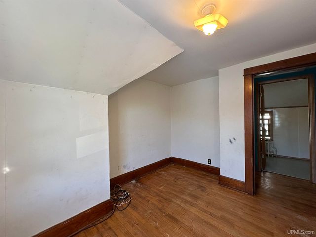 512 E Longyear Street, Bessemer, MI 49911